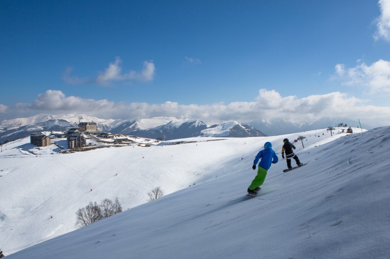 Tourisme ski. Vacances d'hiver. Sports d'hiver. Pyrénées. 